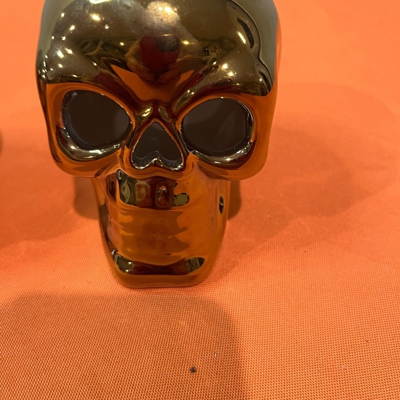 Silver and Gold Skull Decor Set - Picture 3 of 7